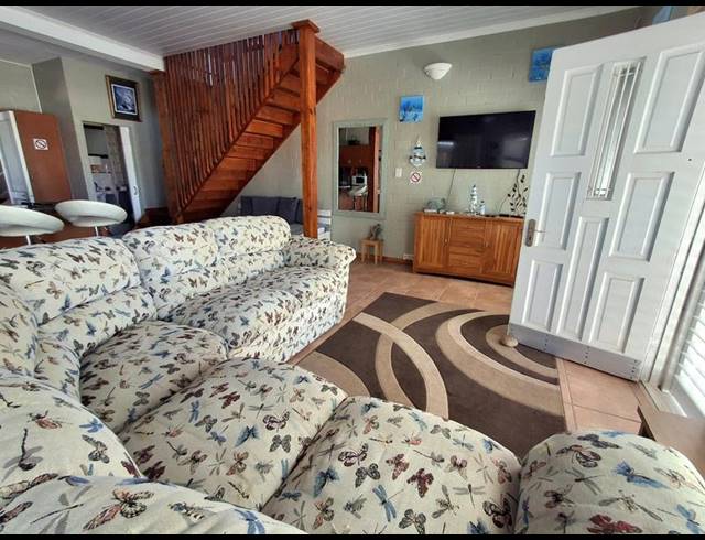 5 BEDROOM HOUSE FOR SALE IN BRITANNIA BAY